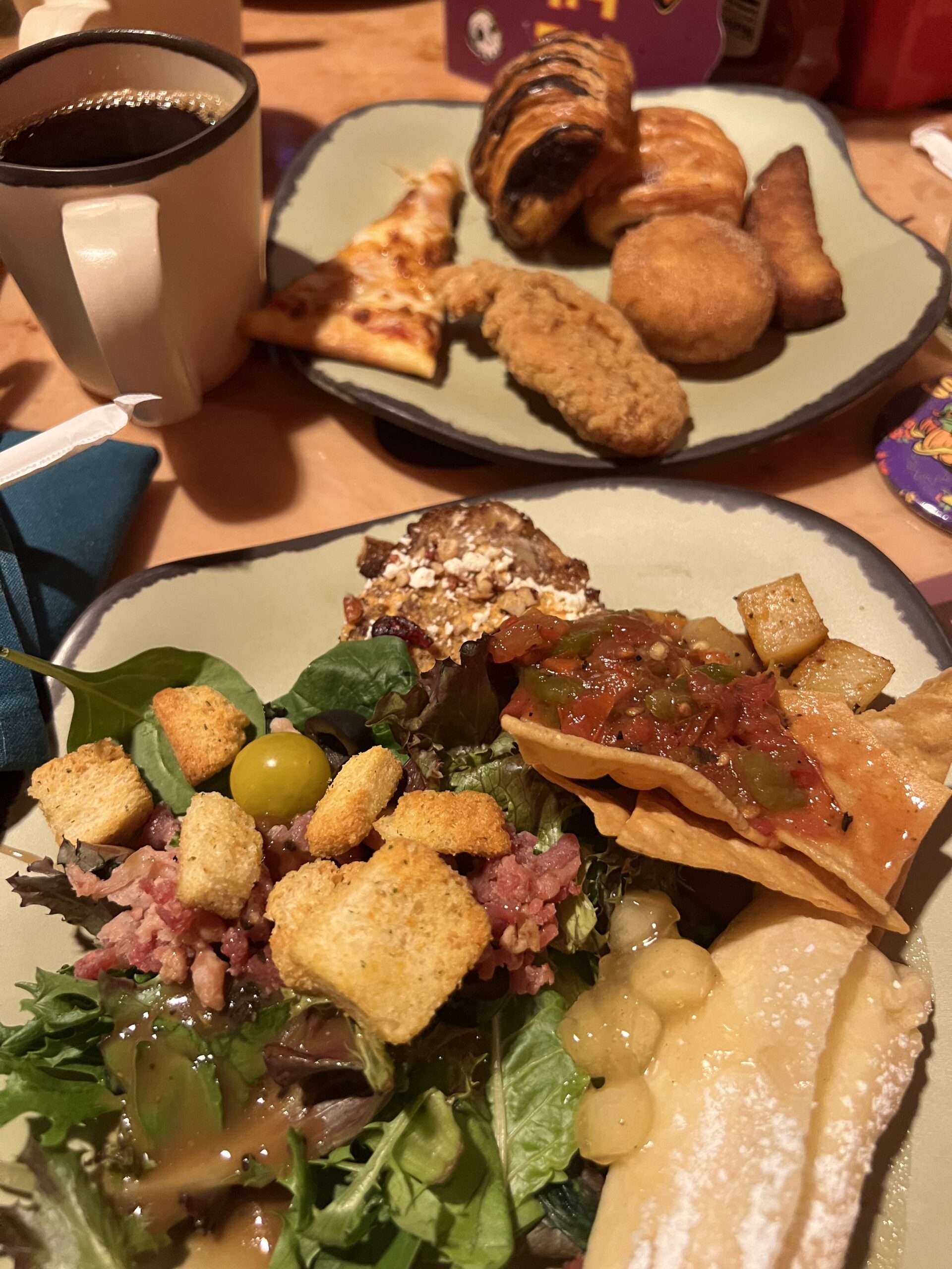 グーフィーズ・キッチンの朝食ビュッフェで取った料理プレート