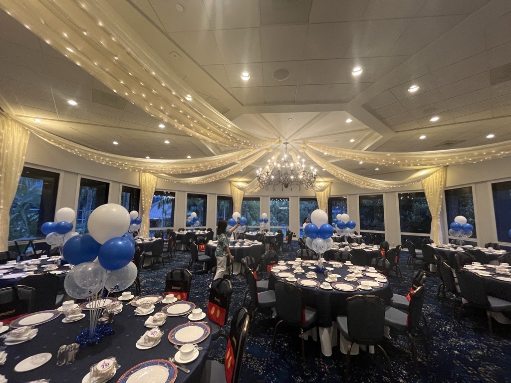 スリーピングビューティー・パビリオンの会場内。テーブルセッティングと天井装飾で整えられた70周年セレブレーション当日の様子