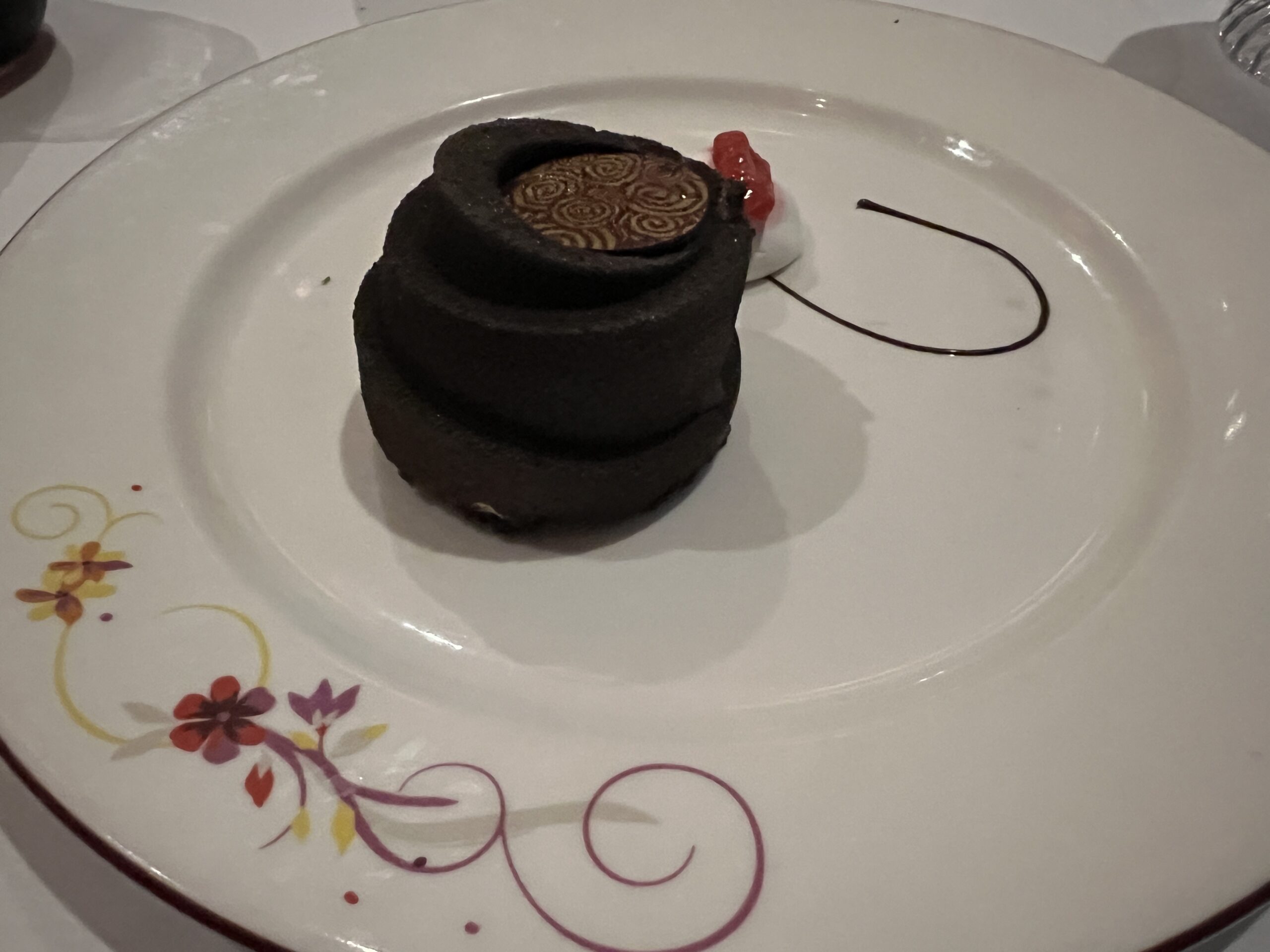 チョコレートケーキタワー