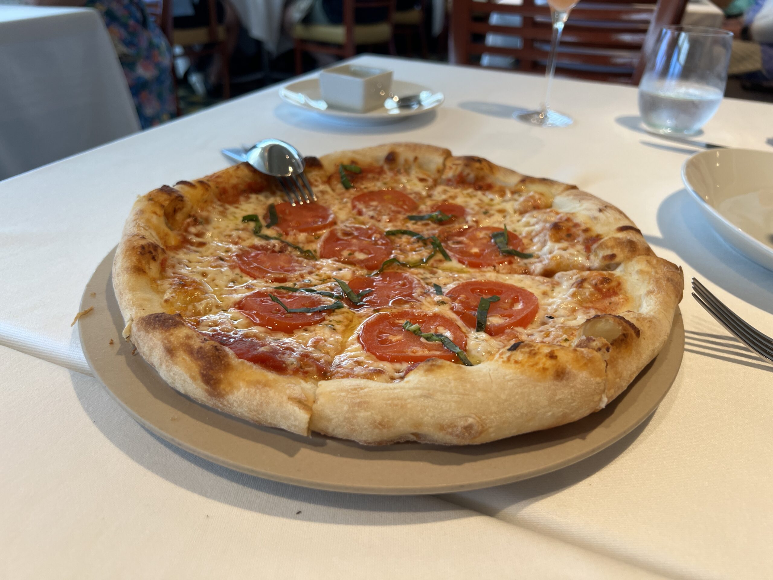 石窯焼きのフラットブレッド(マルゲリータ)