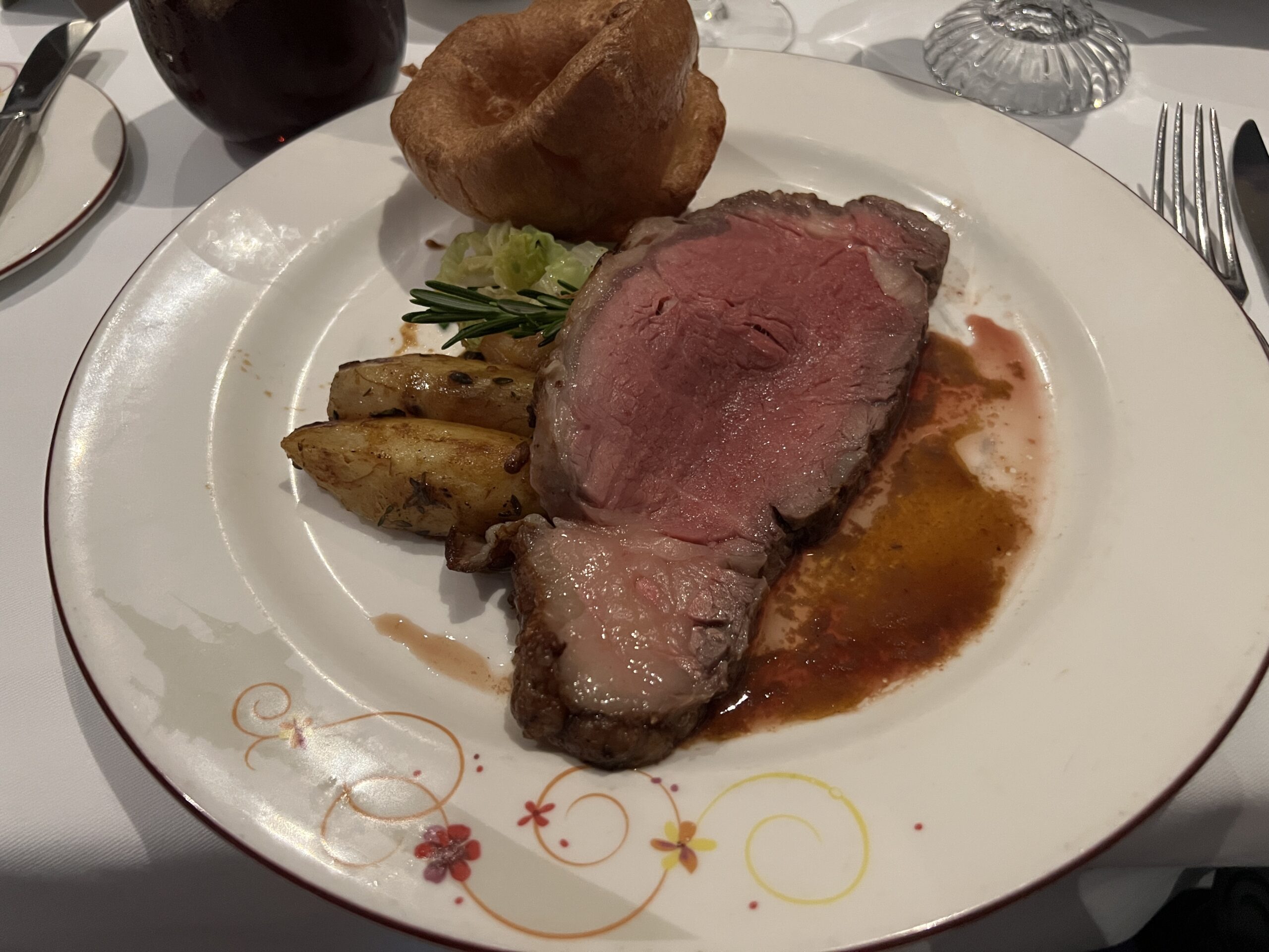 キング・ジョージのロースト・プライベティア・ストリップロイン（メインディッシュ）