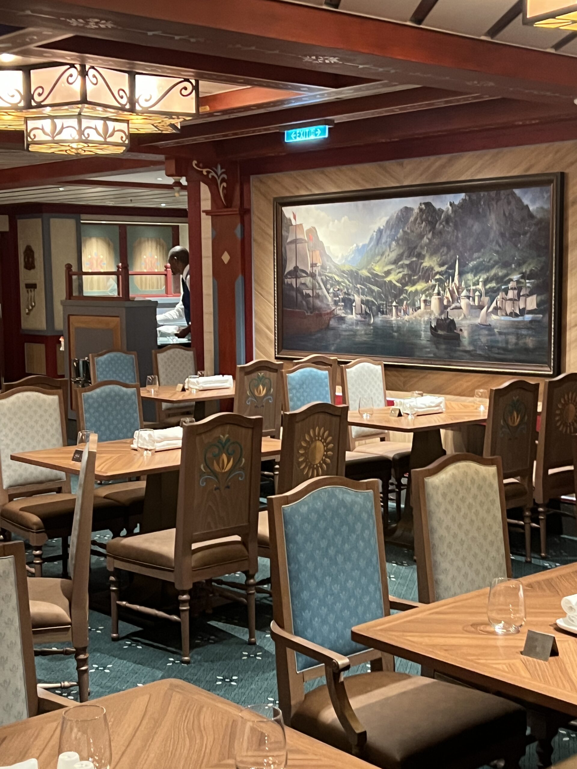 オラフ・ダイニングルーム 店内の様子