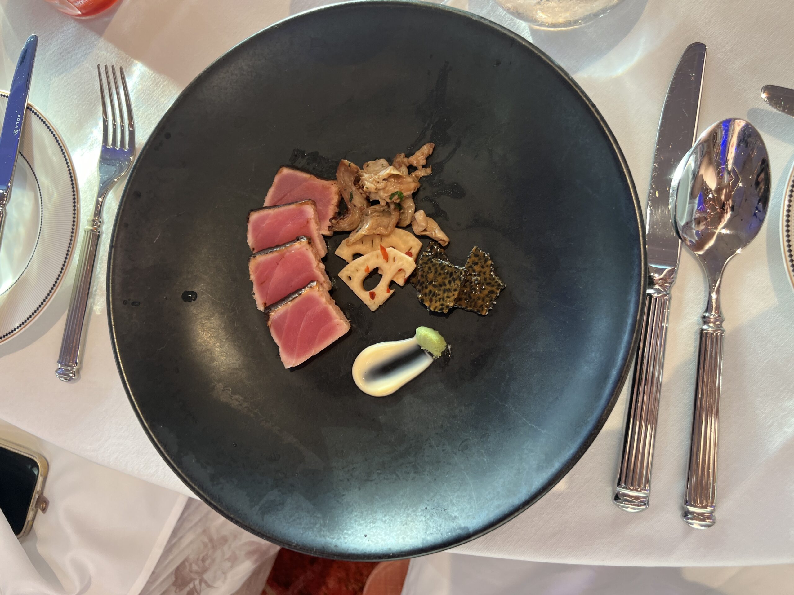 ポルチーニスパイスのアヒ・ツナ・サシミ