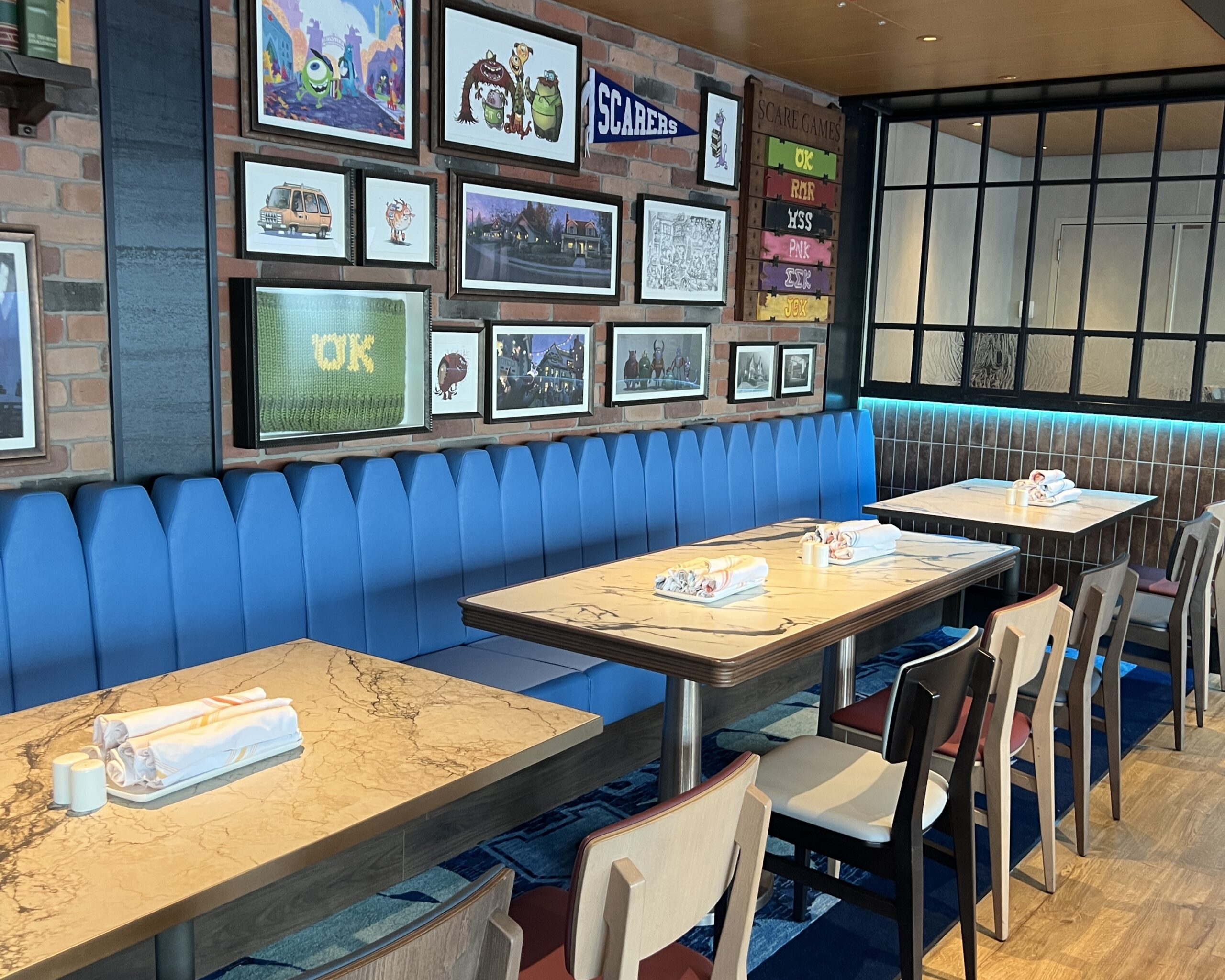 ピクサー・マーケット・レストランの店内