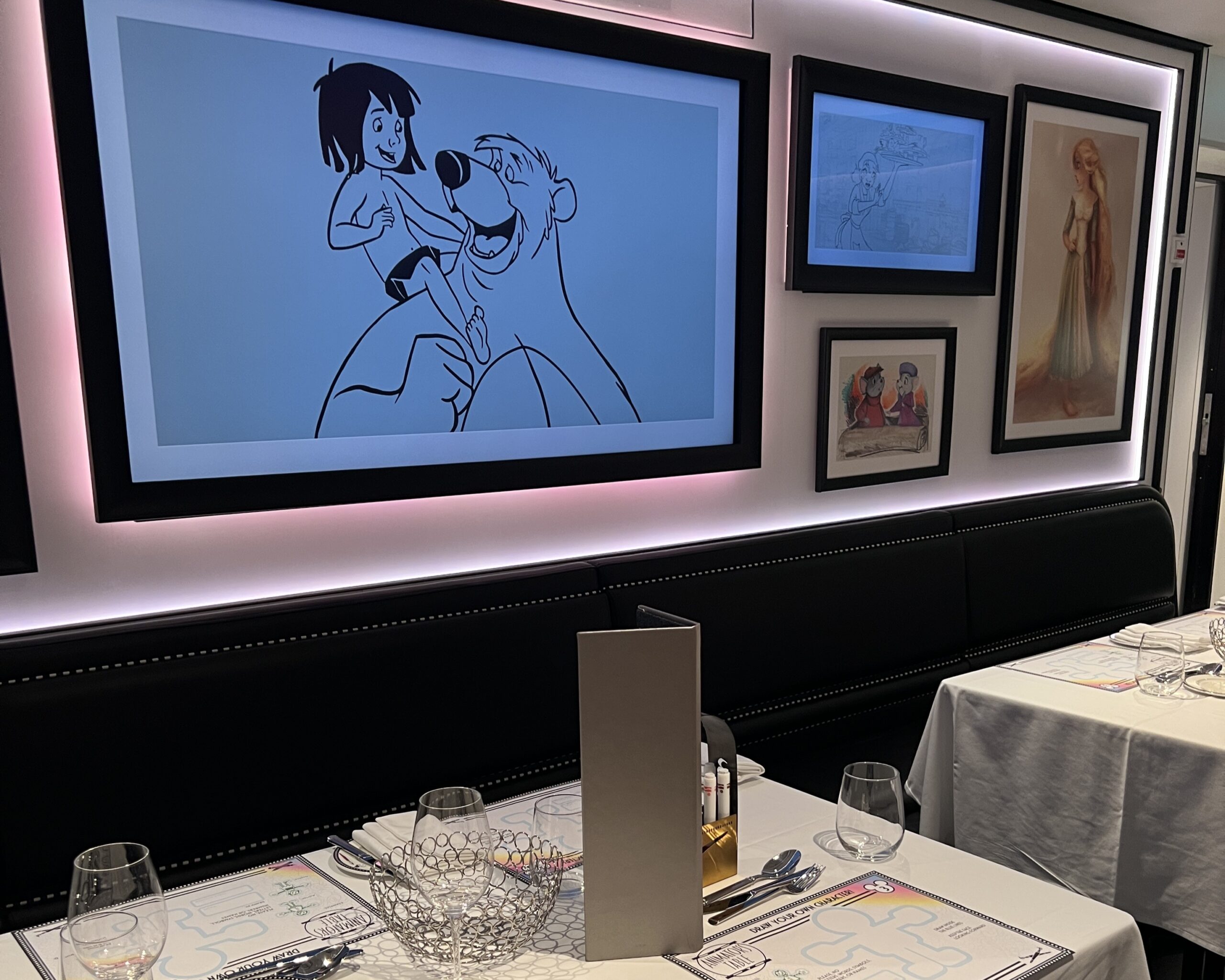 アニメーターズ・テーブル 店内の雰囲気