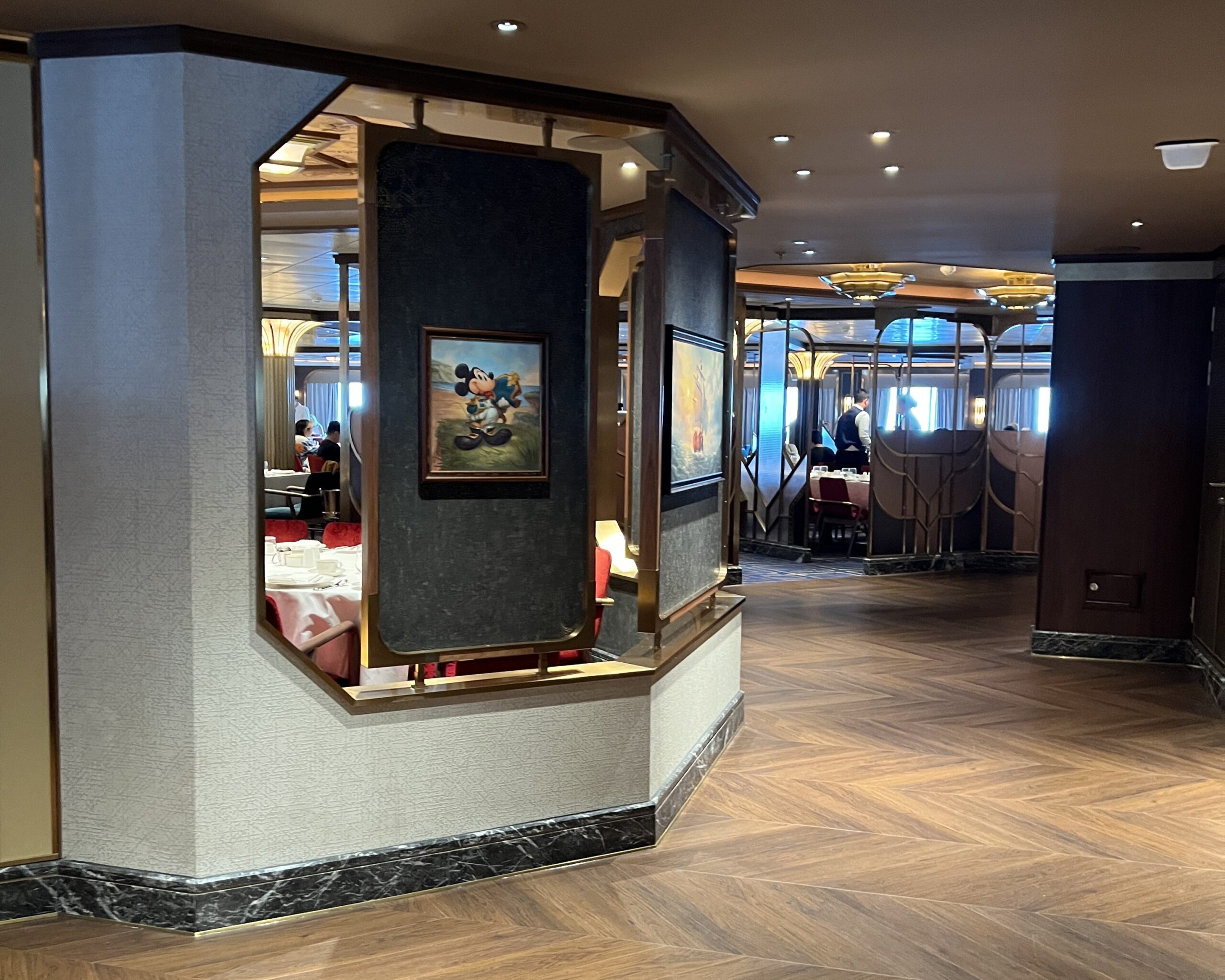 ナビゲーターズ・クラブ店内の通路