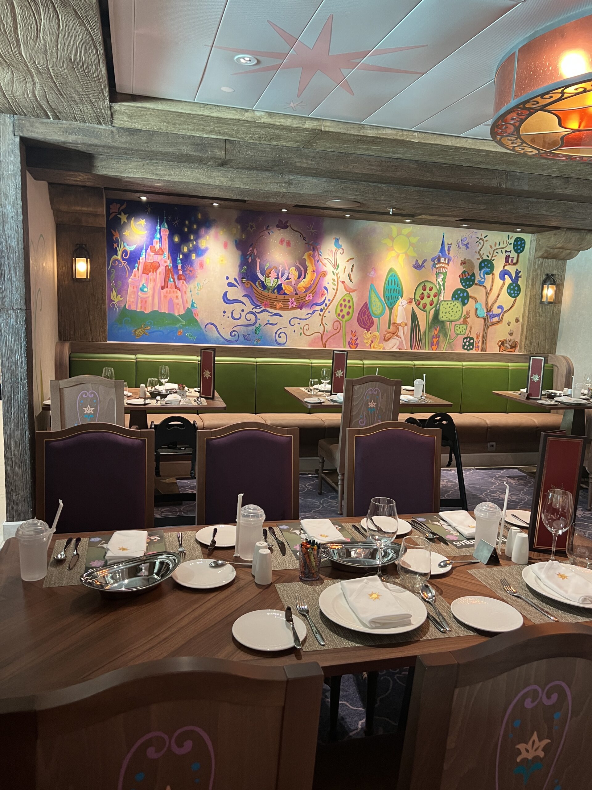 マキシマス・ダイニングルーム 店内の壁画