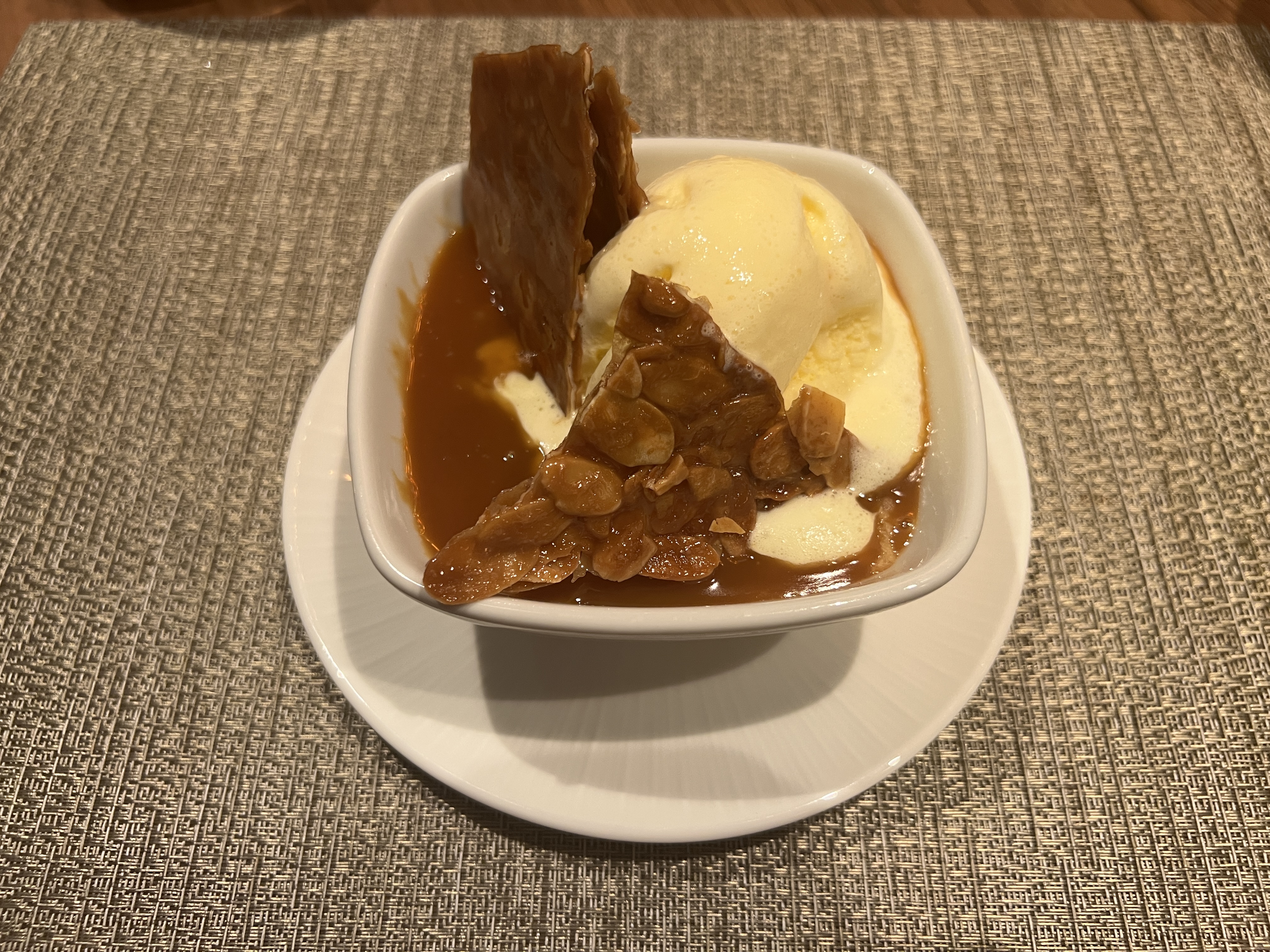 ホワイトチョコレートブレッドプディング