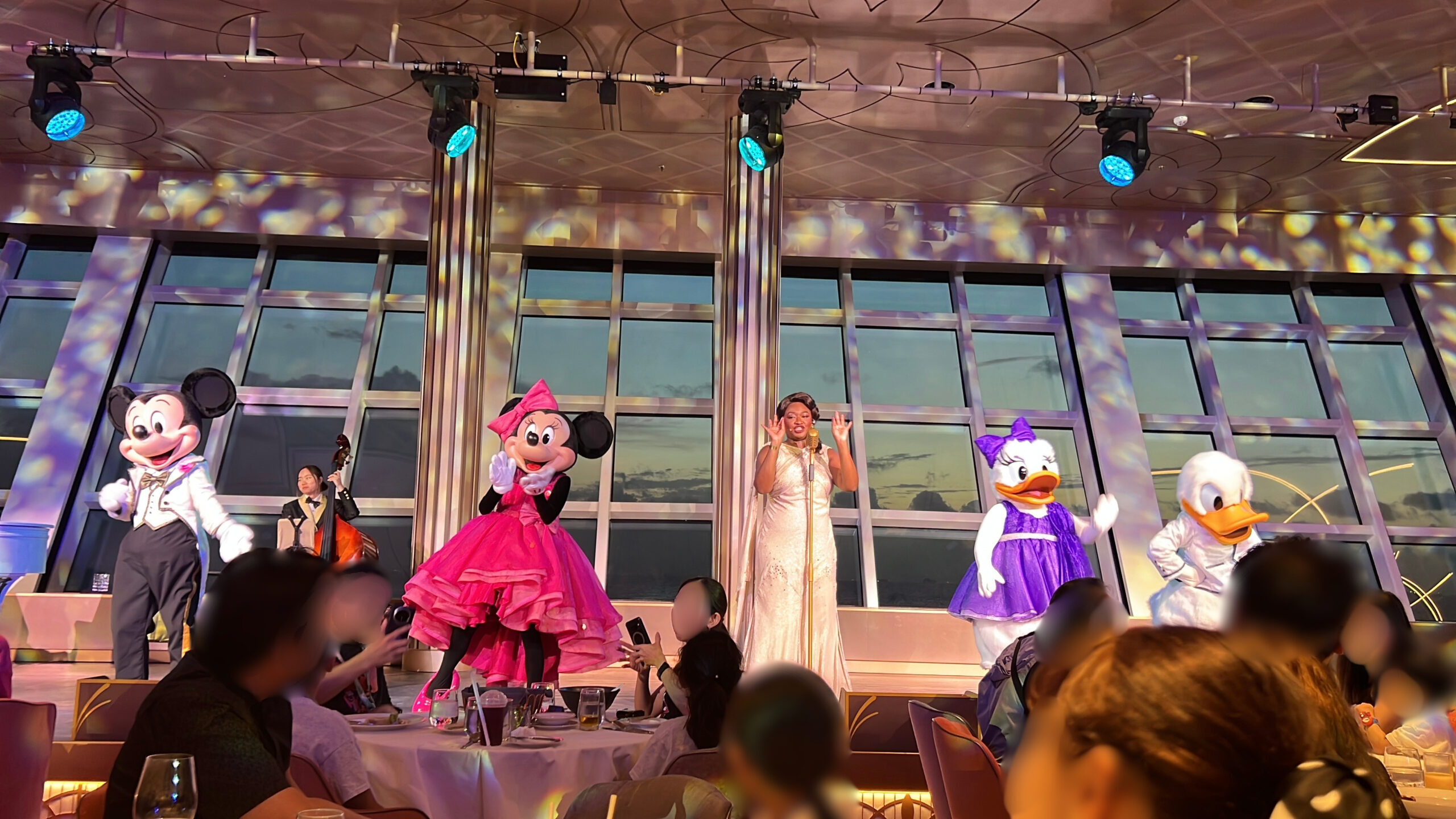 ハリウッド・スポットライト・クラブ ショーの雰囲気